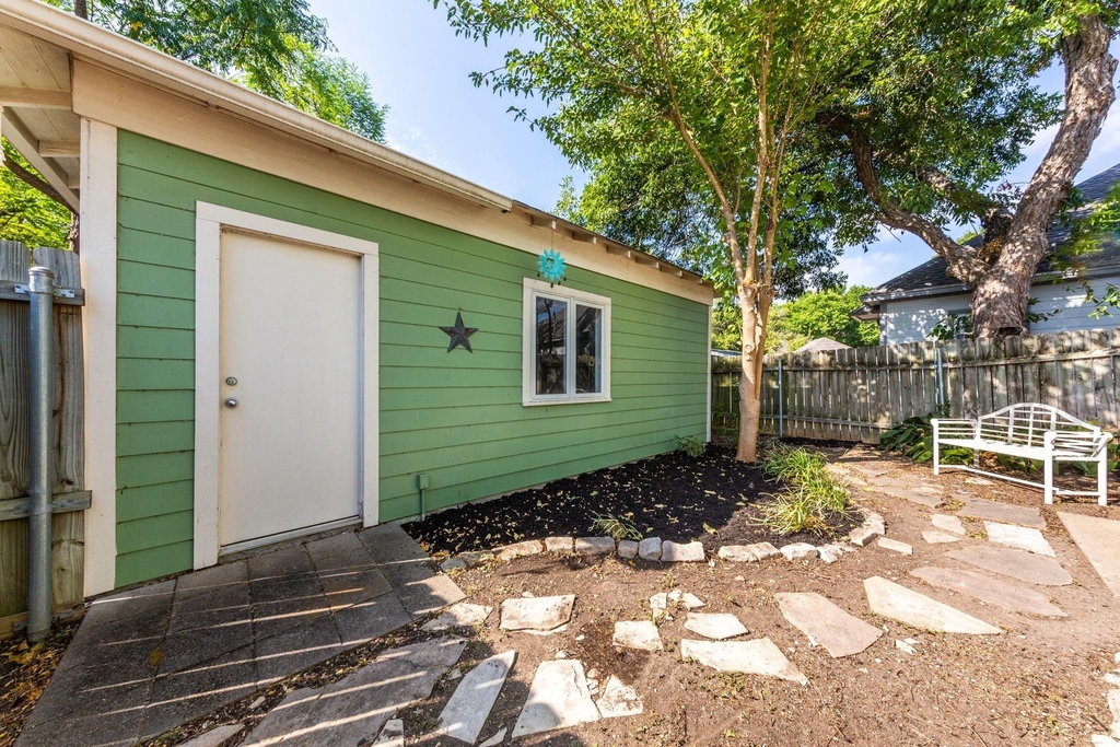 1608 E 19th St - Photo 30