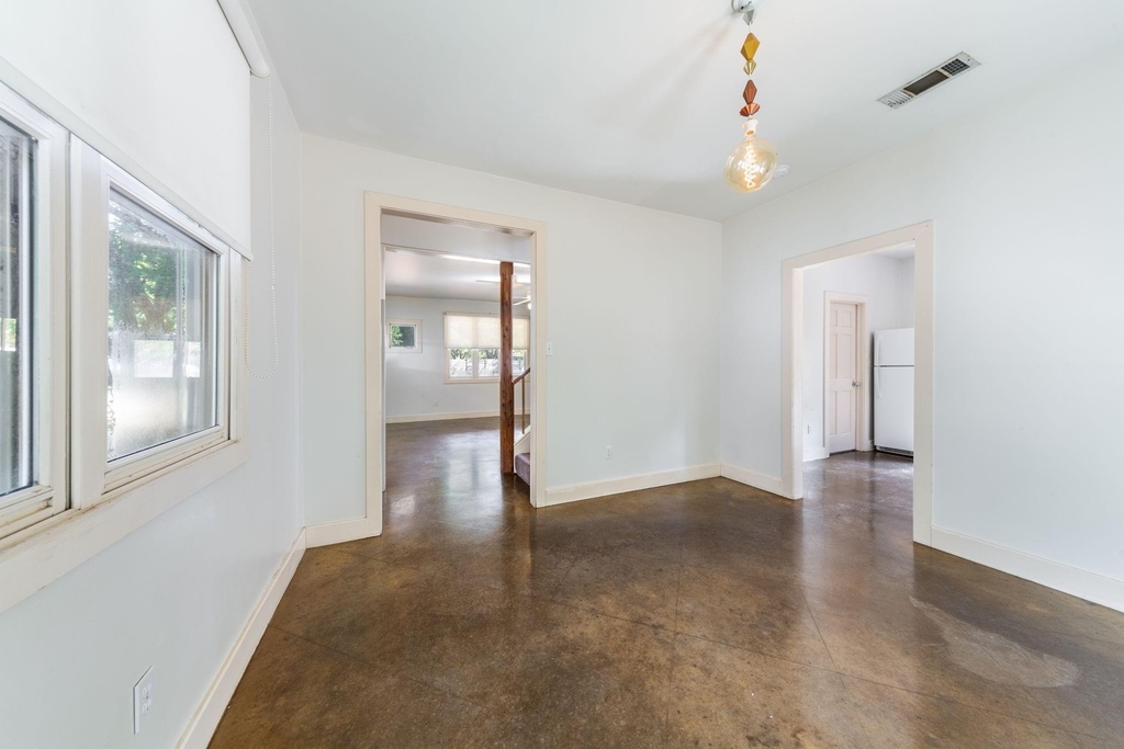 1608 E 19th St - Photo 11