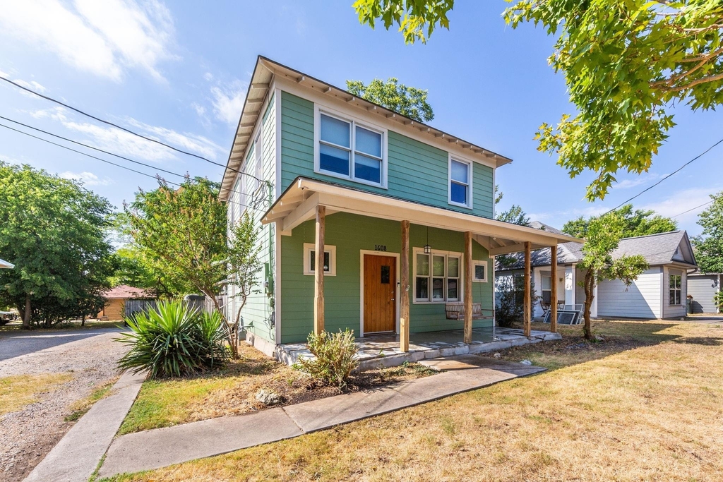1608 E 19th St - Photo 2