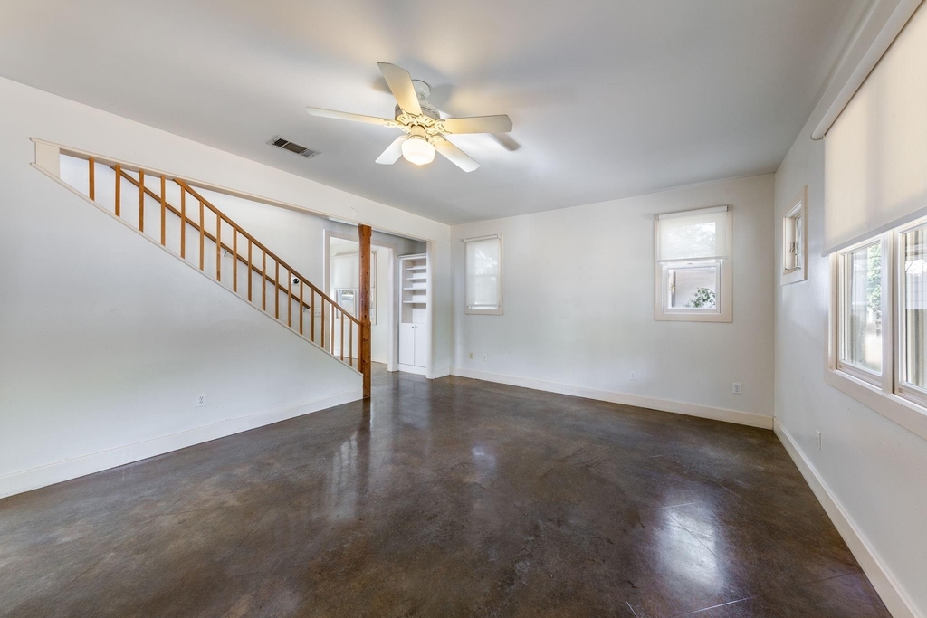 1608 E 19th St - Photo 4