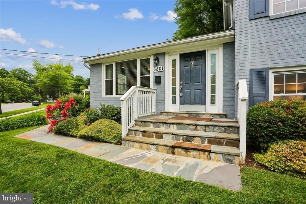 3801 Denfeld Avenue - Photo 2
