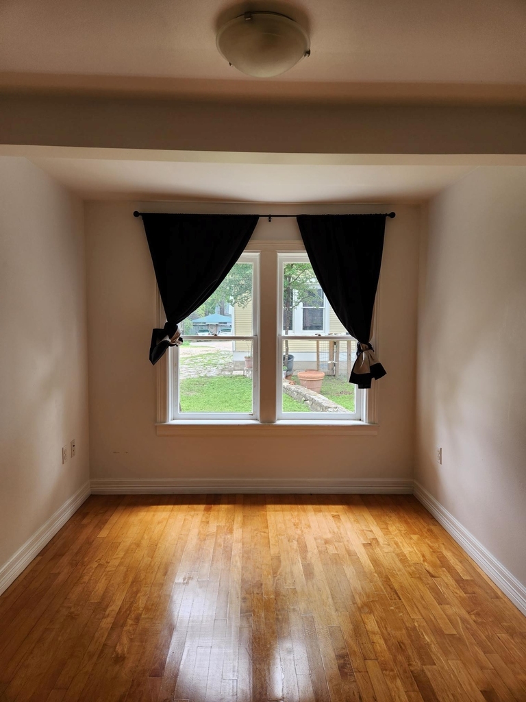 206 E 34th St - Photo 4