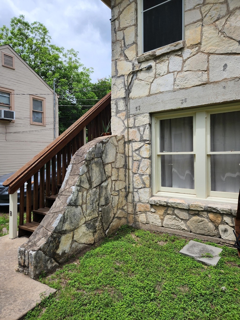 206 E 34th St - Photo 12