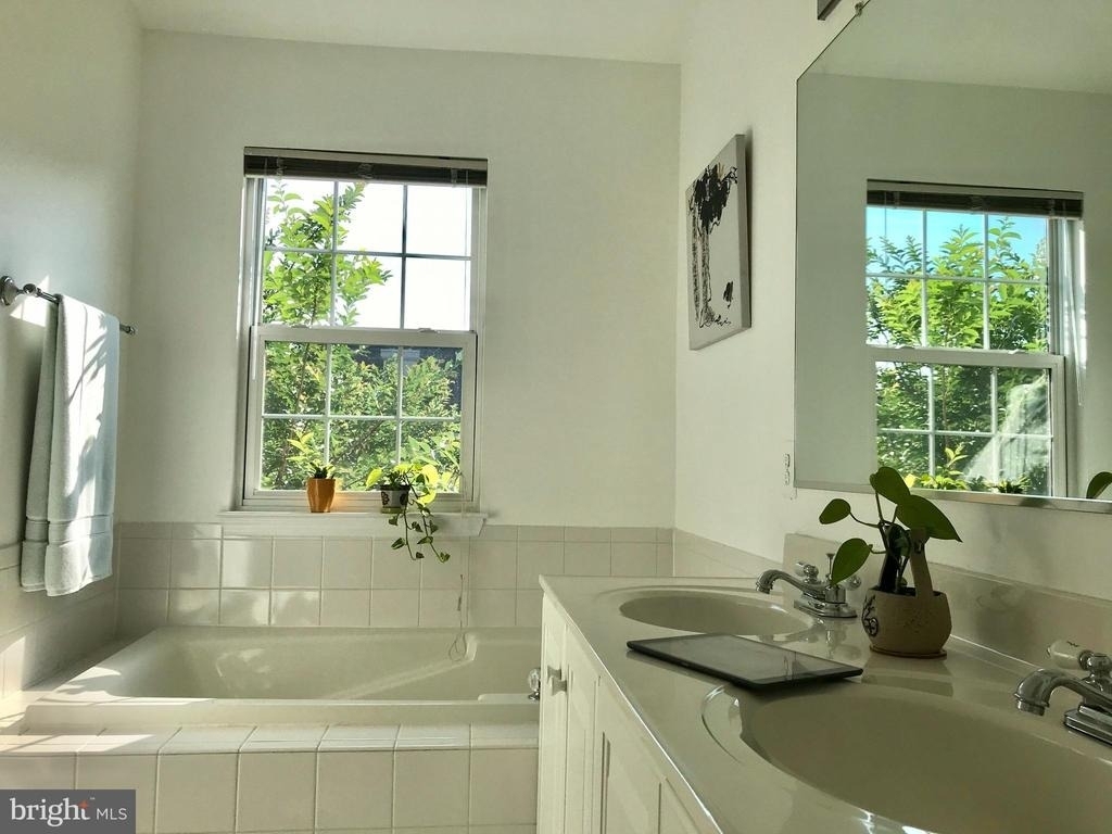 9742 Washingtonian Boulevard - Photo 12