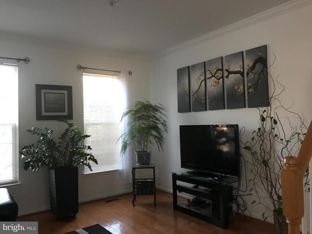 9742 Washingtonian Boulevard - Photo 8