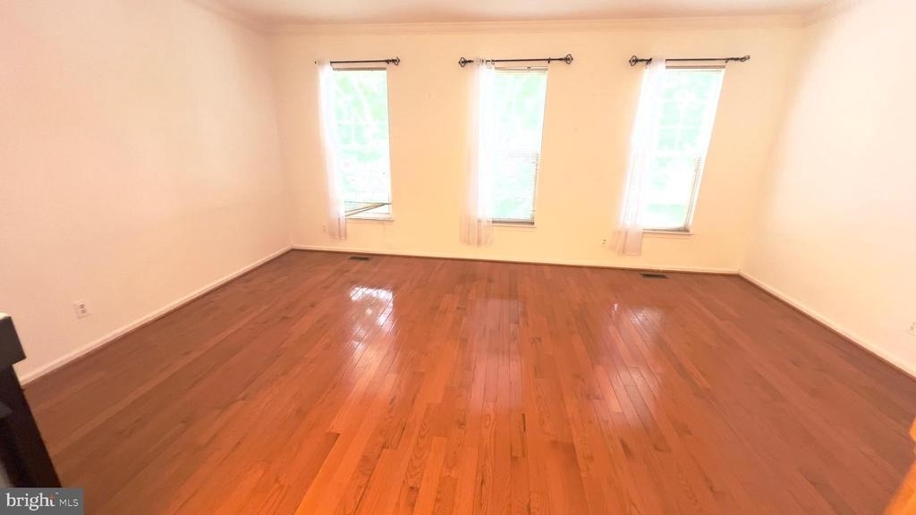 9742 Washingtonian Boulevard - Photo 8