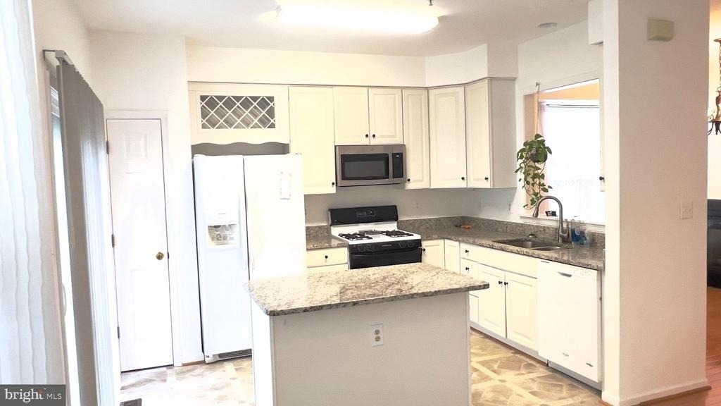 9742 Washingtonian Boulevard - Photo 11