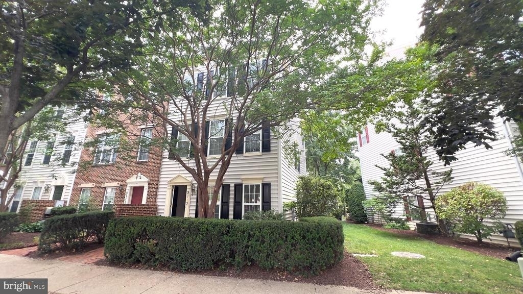 9742 Washingtonian Boulevard - Photo 0