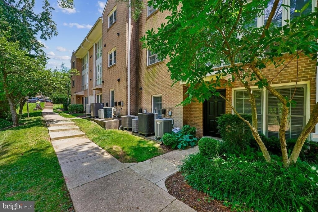 5702 Brewer House Circle - Photo 32