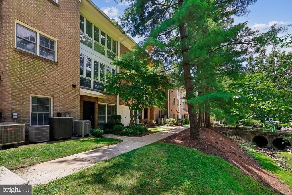 5702 Brewer House Circle - Photo 33