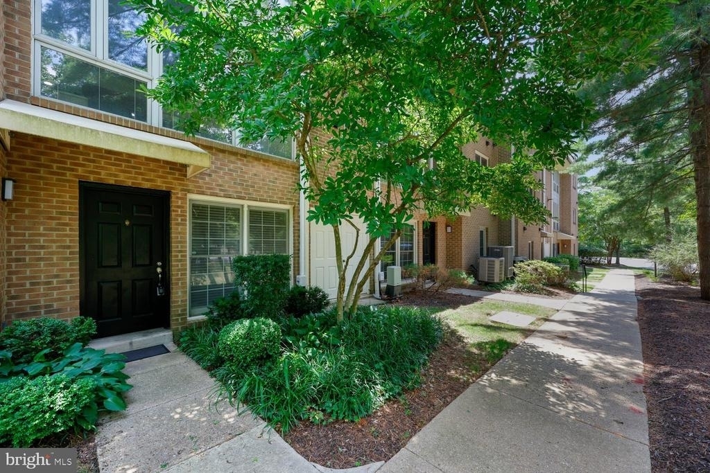 5702 Brewer House Circle - Photo 2