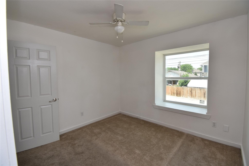 300 E Croslin St - Photo 6