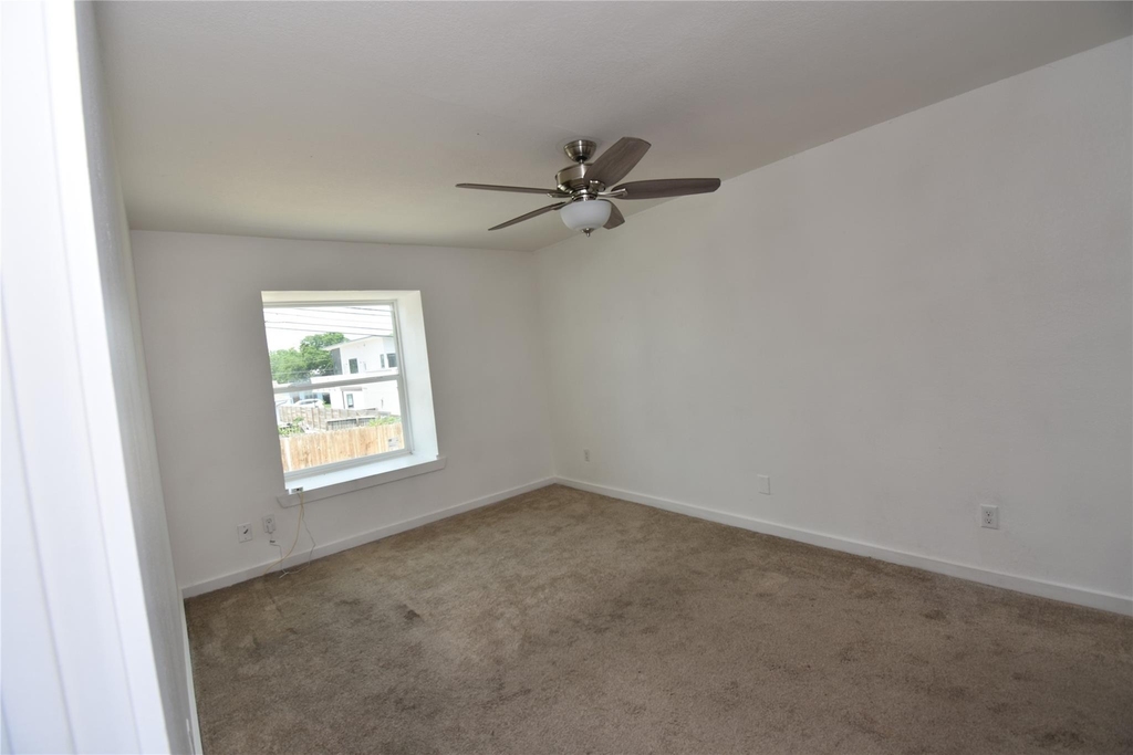 300 E Croslin St - Photo 5