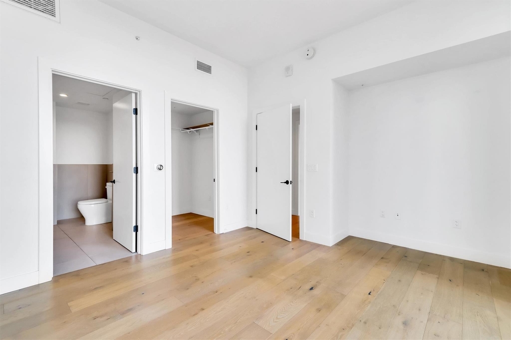 70 Rainey St - Photo 18