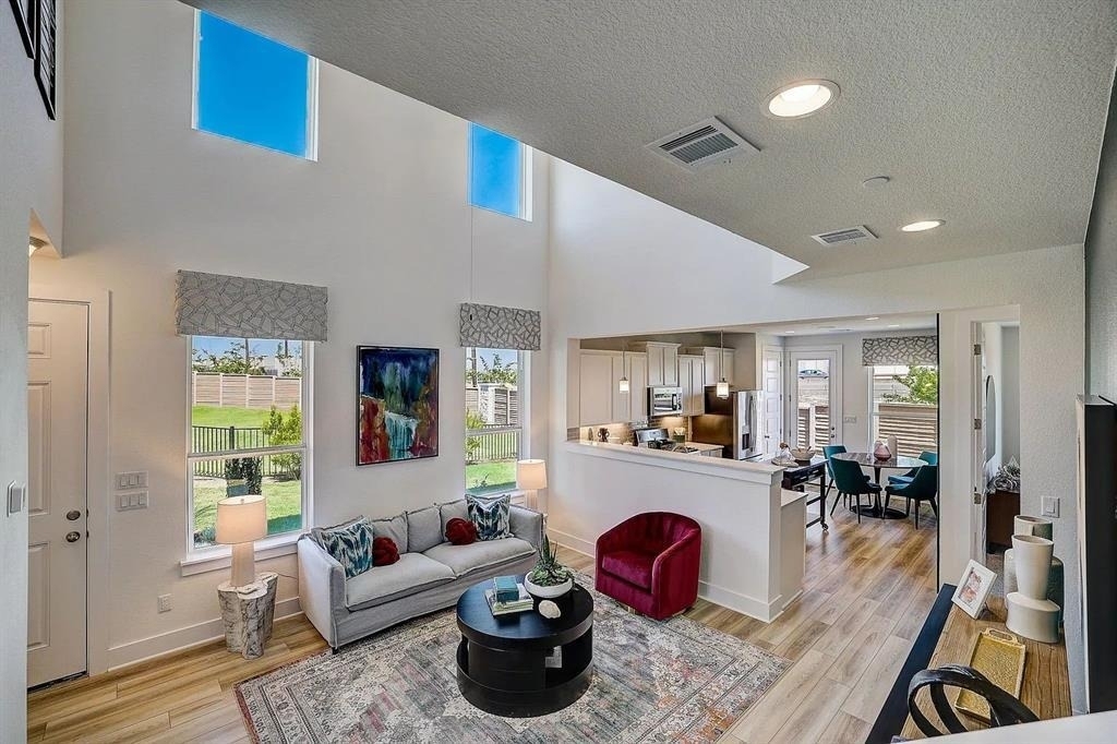 2027 Cora Ivy Ln - Photo 3