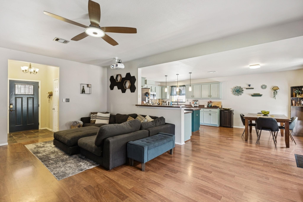 2412 Chestnut Path - Photo 4