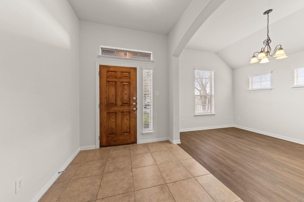 411 Tascate St - Photo 3