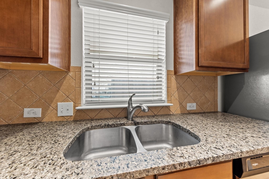 411 Tascate St - Photo 9