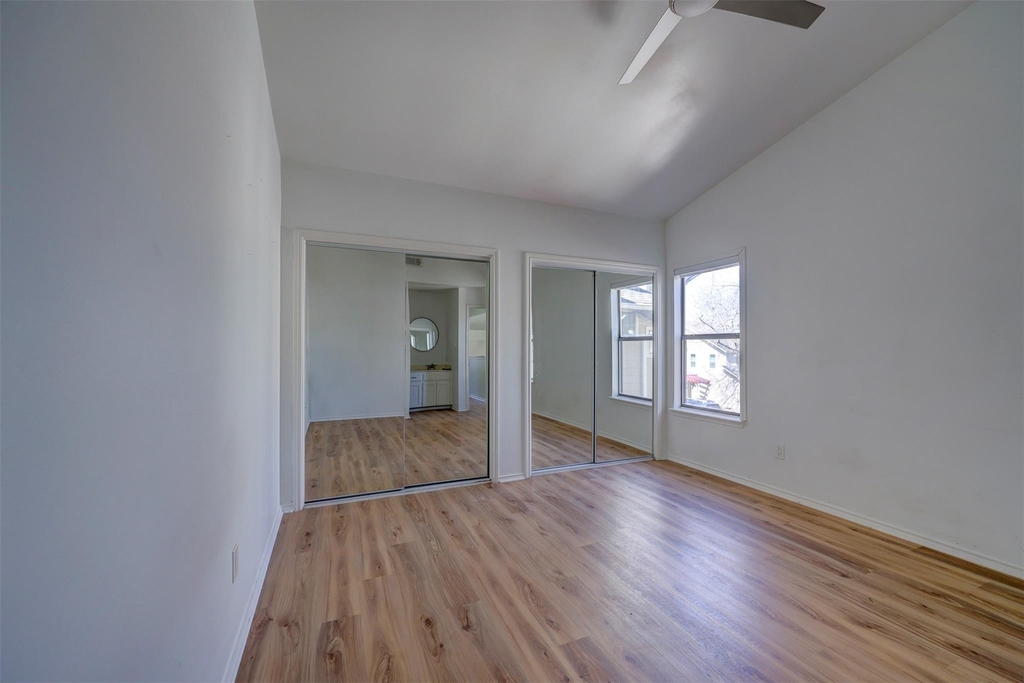 512 Eberhart Ln - Photo 22