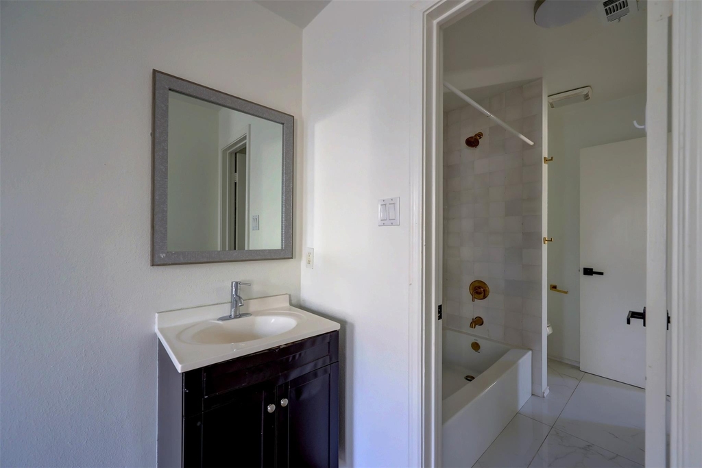 512 Eberhart Ln - Photo 29