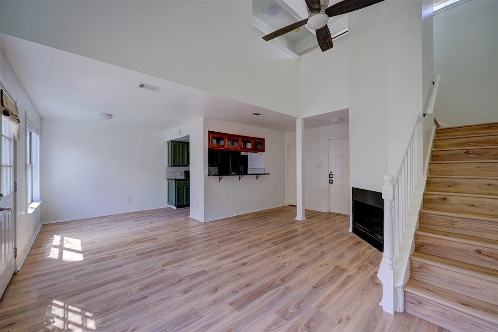 512 Eberhart Ln - Photo 15