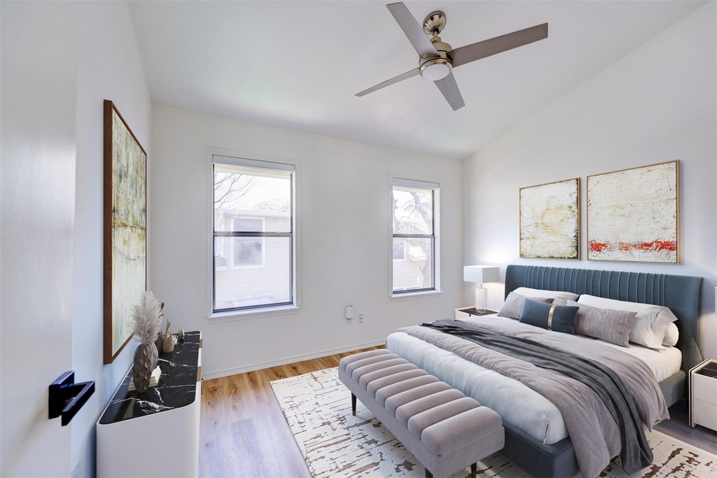 512 Eberhart Ln - Photo 4