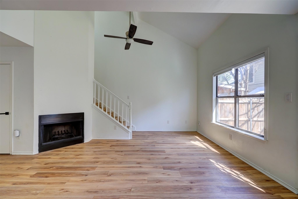 512 Eberhart Ln - Photo 6
