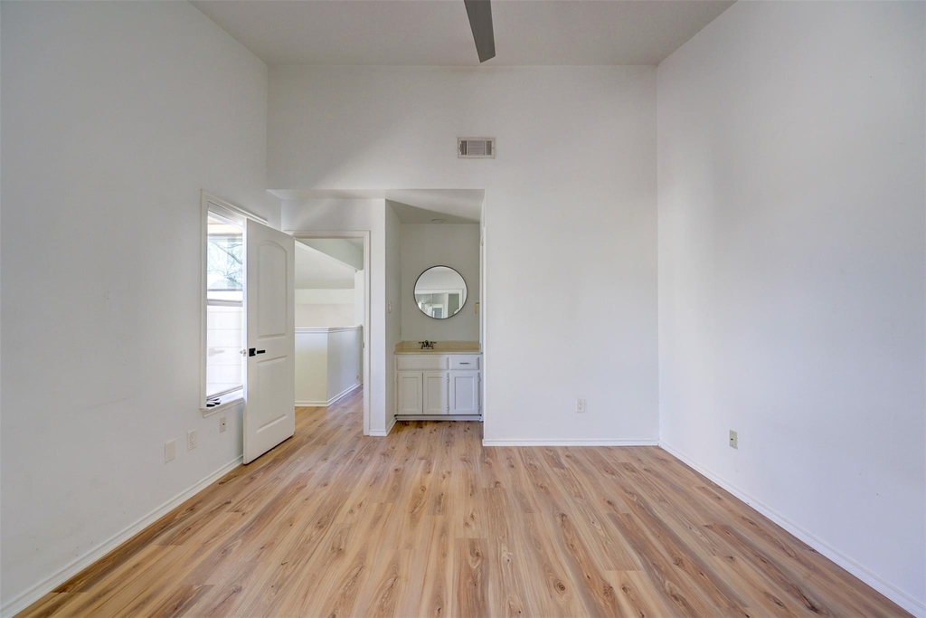 512 Eberhart Ln - Photo 23