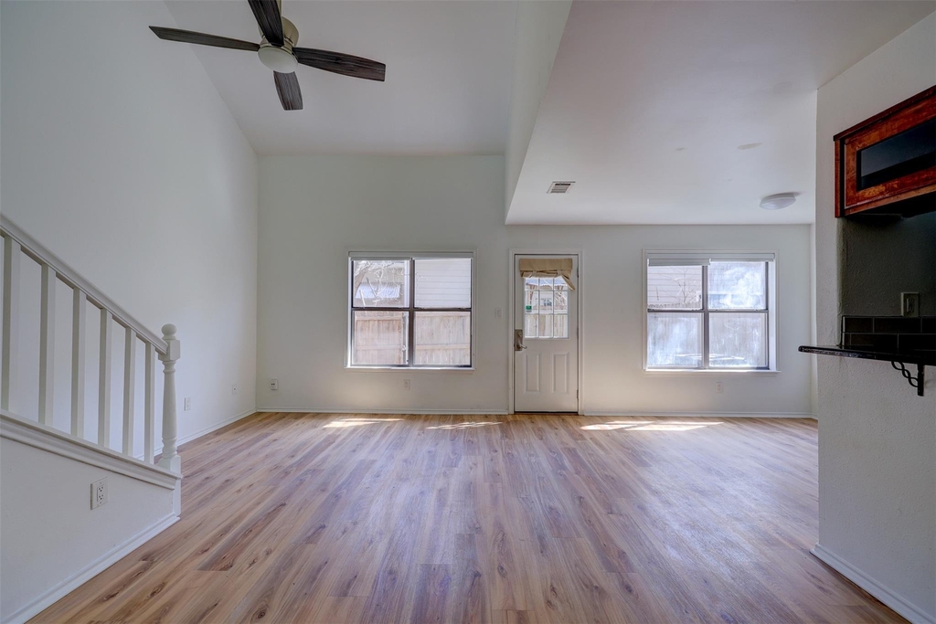 512 Eberhart Ln - Photo 20