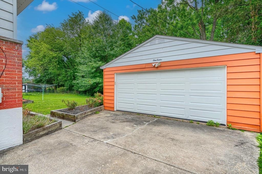 112 Springside Drive - Photo 2