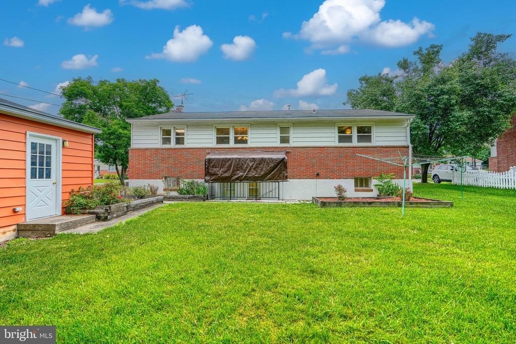 112 Springside Drive - Photo 3