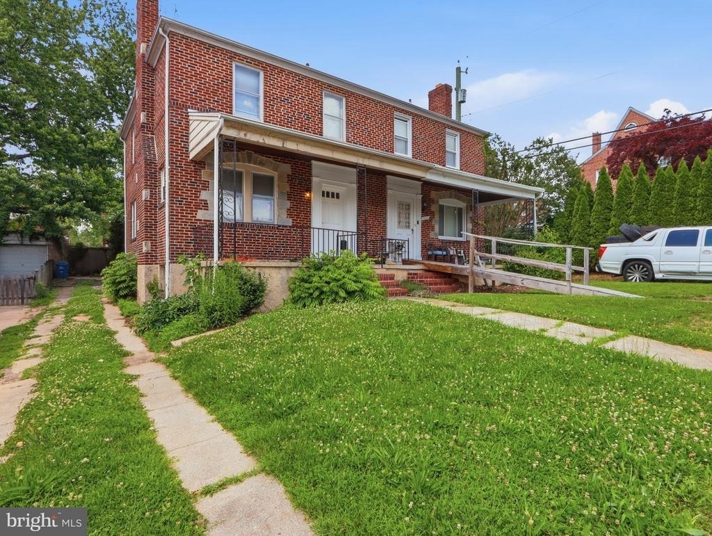 5112 Crosswood Avenue - Photo 2