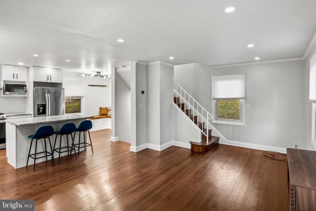 5911 Brackenridge Avenue - Photo 4