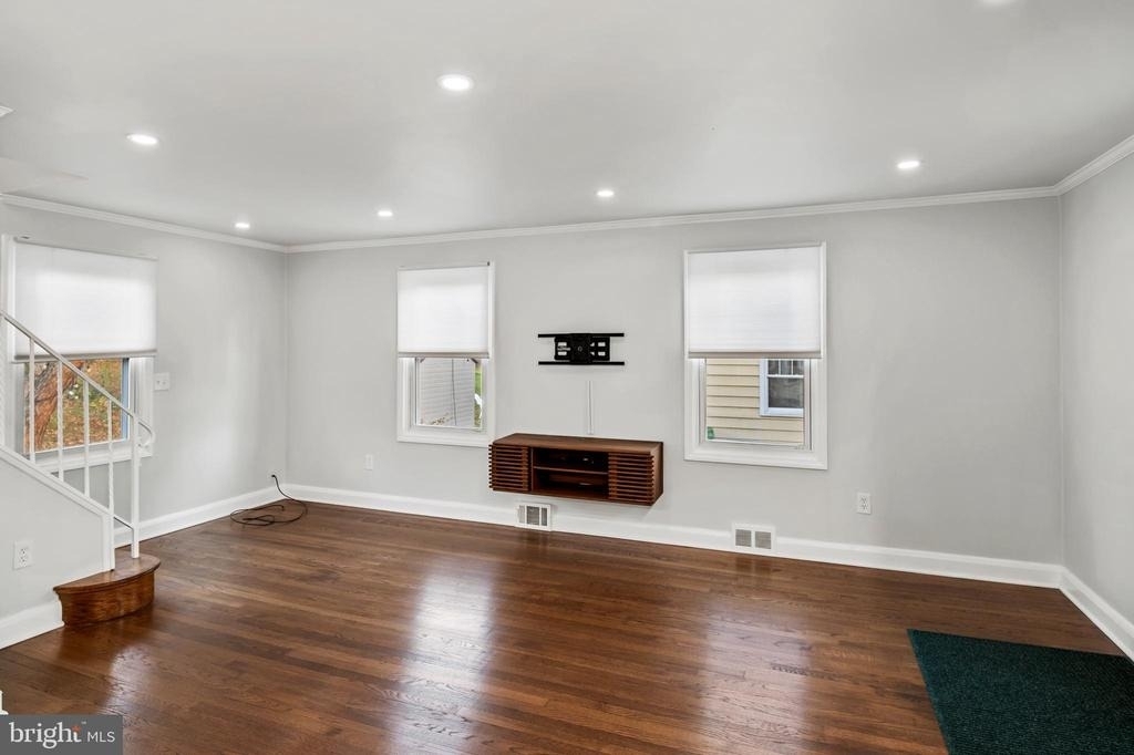 5911 Brackenridge Avenue - Photo 2