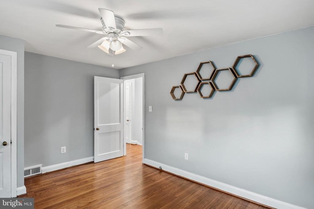 5911 Brackenridge Avenue - Photo 14