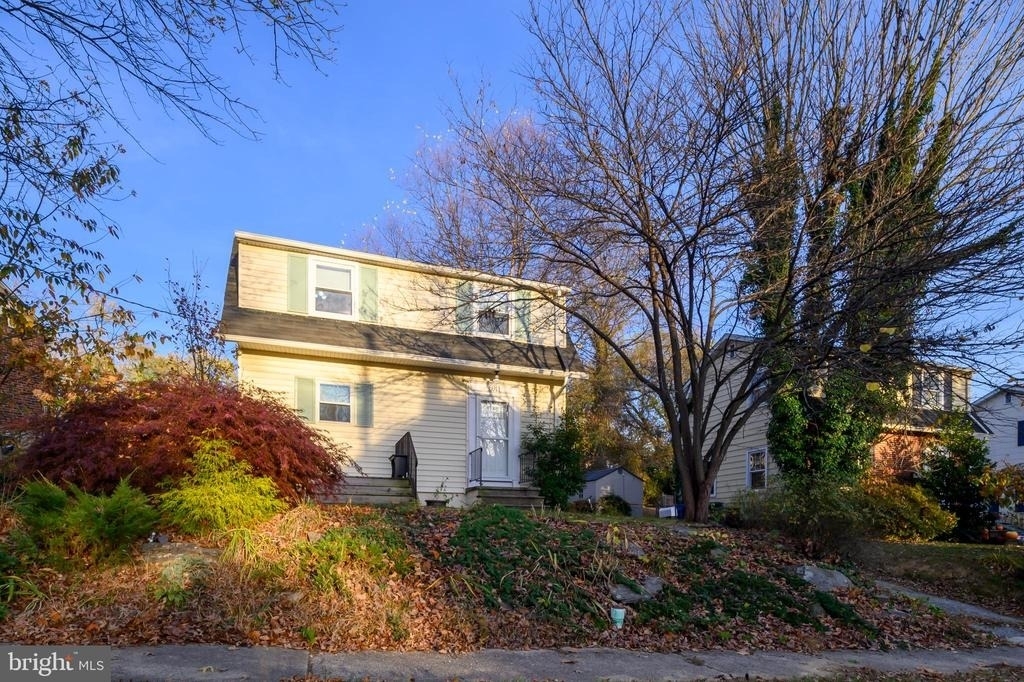 5911 Brackenridge Avenue - Photo 1