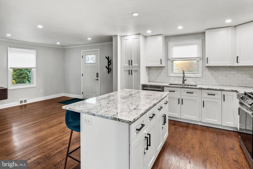 5911 Brackenridge Avenue - Photo 9