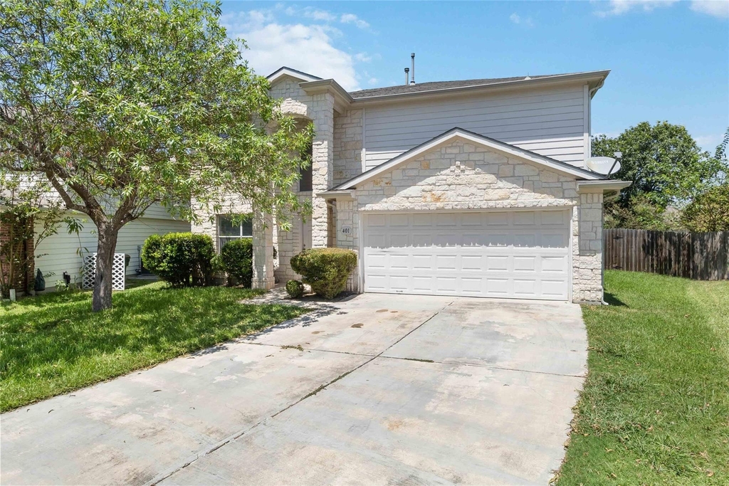 401 Spruce Dr - Photo 1