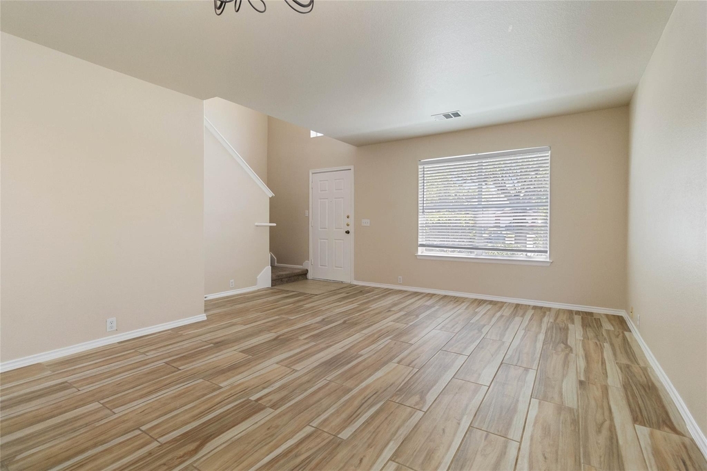 401 Spruce Dr - Photo 3