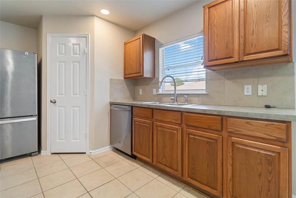 401 Spruce Dr - Photo 13