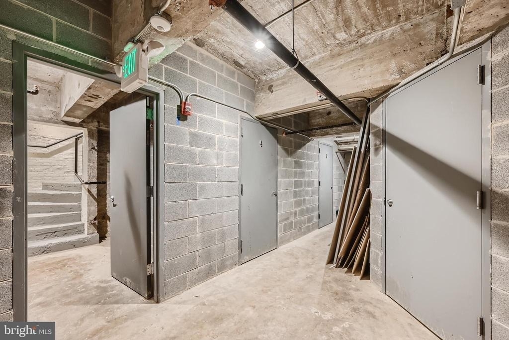 311 W Baltimore Street - Photo 15