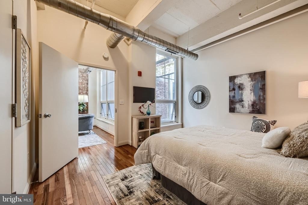 311 W Baltimore Street - Photo 7