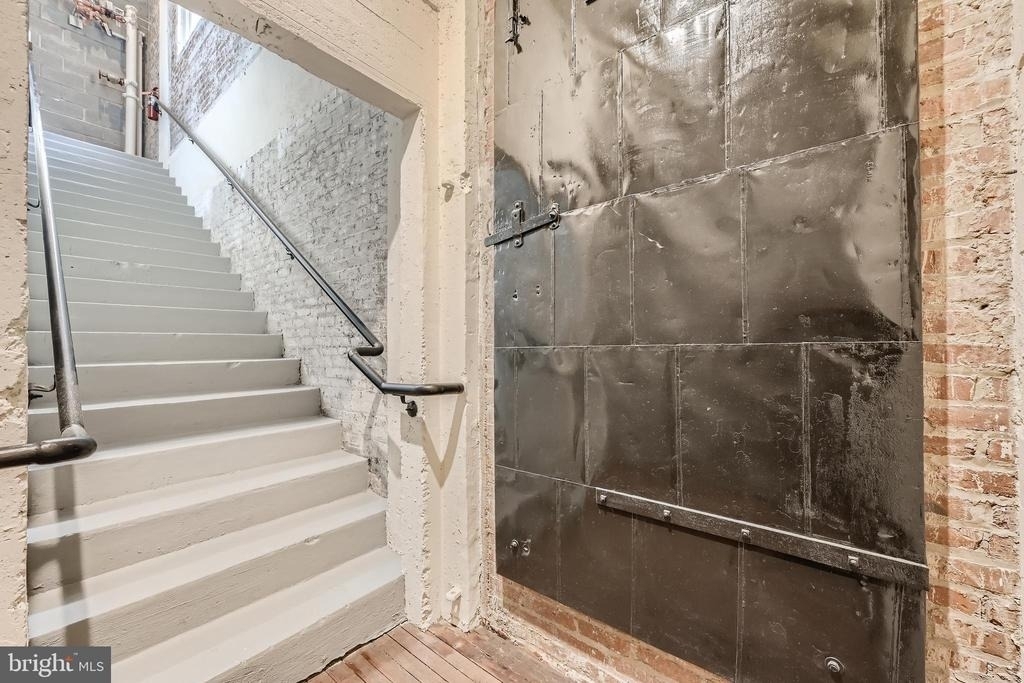 311 W Baltimore Street - Photo 16