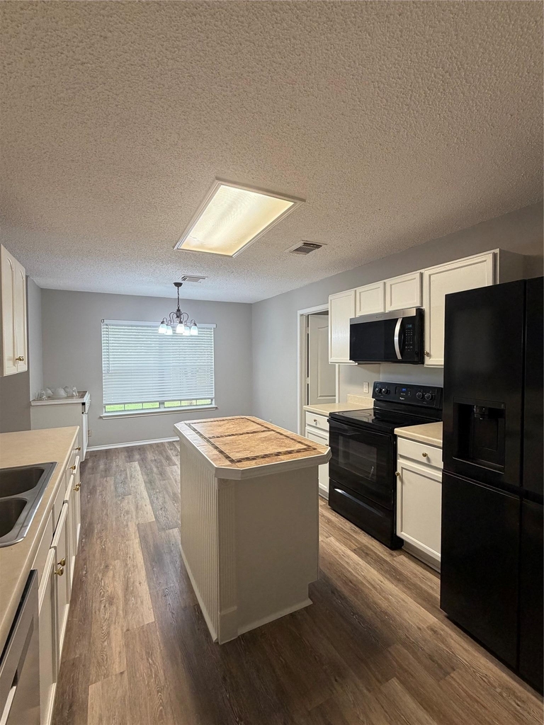 305 Stone Park - Photo 6