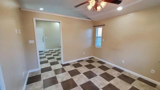 1116 Northwestern Ave - Photo 2