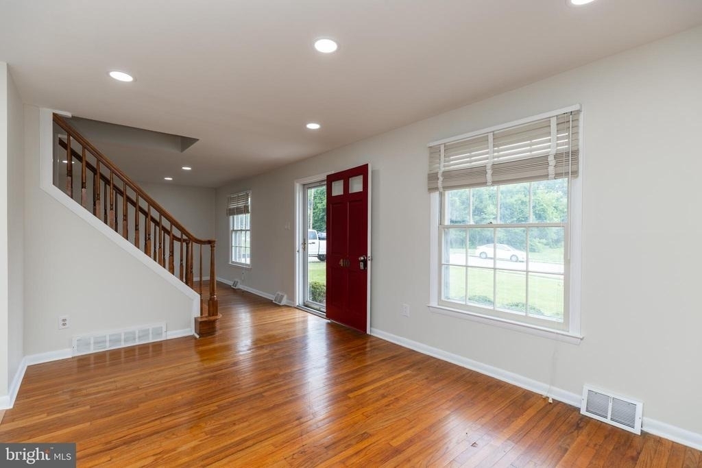 410 Woodlawn Avenue - Photo 5