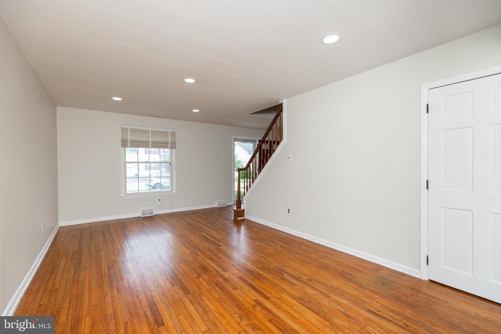 410 Woodlawn Avenue - Photo 18