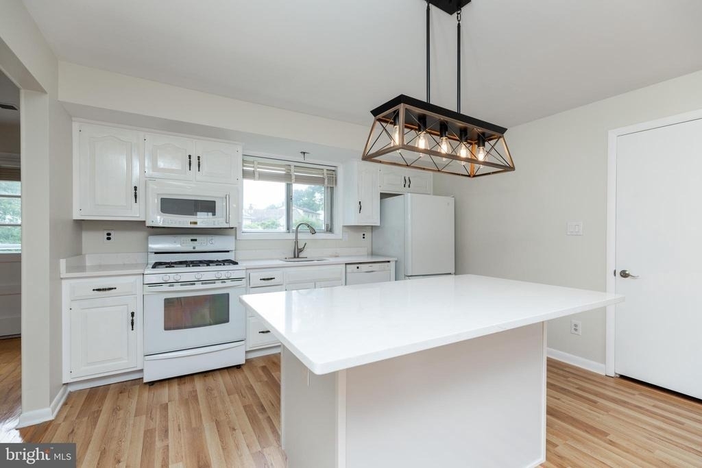 410 Woodlawn Avenue - Photo 6