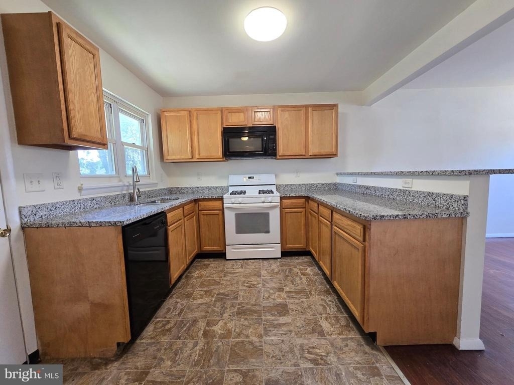 11 Glenwood Drive - Photo 12
