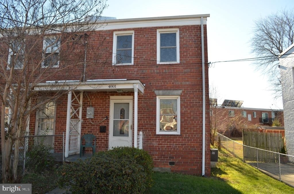 4801 Bass Place Se - Photo 0
